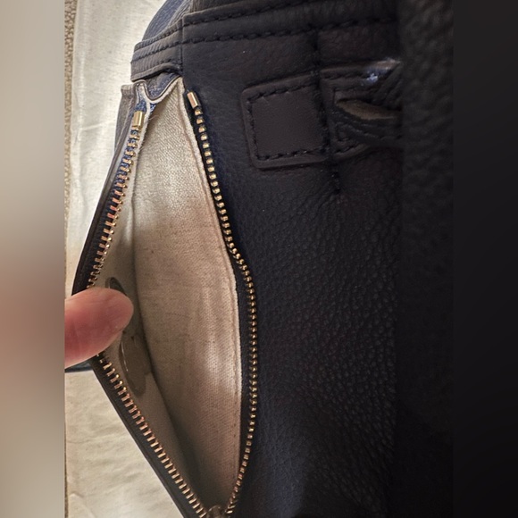 Tory Burch Half-Moon Crossbody Leather Bag! - Picture 6 of 16